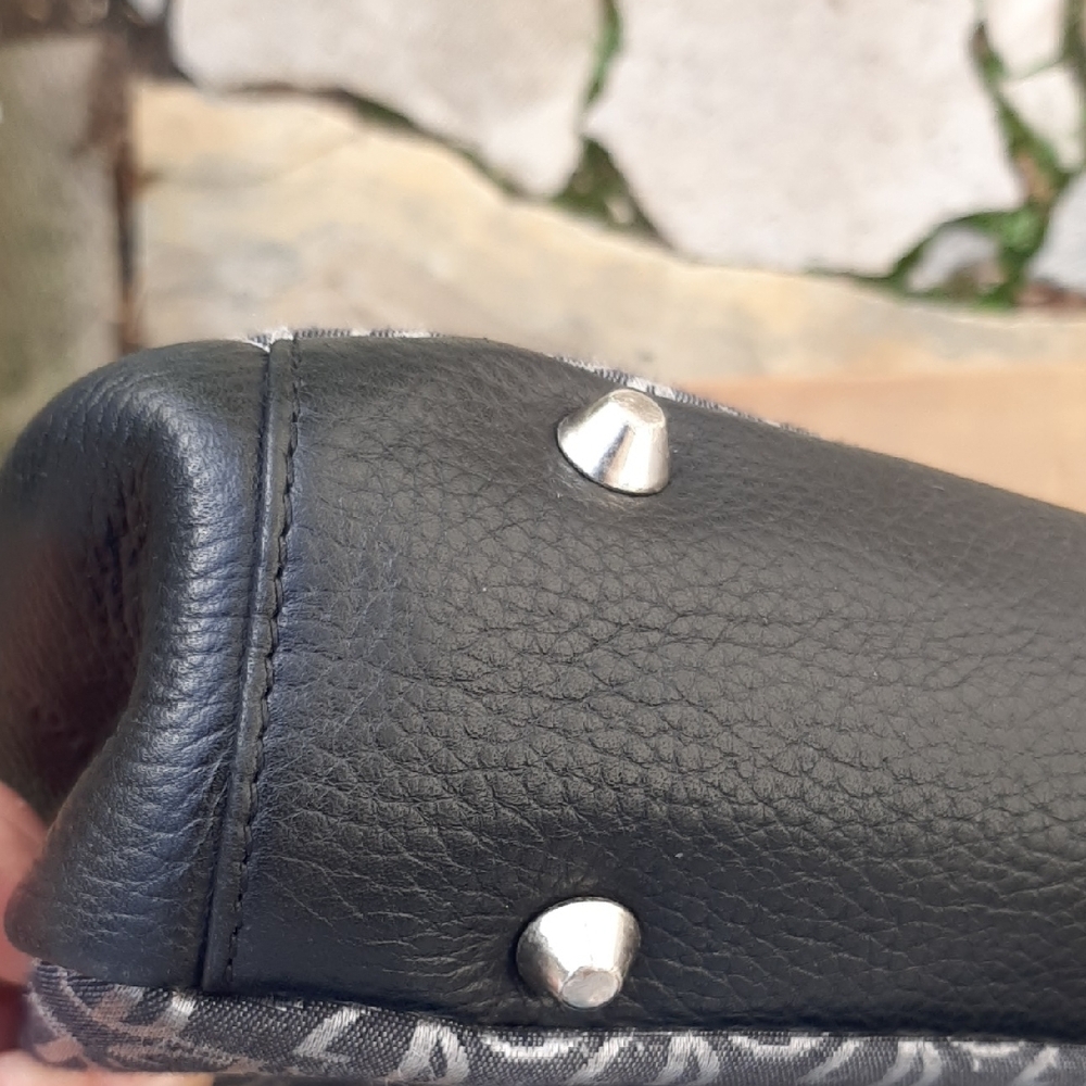 PARIS🇫🇷Guy Laroche Black with Silver LOGO and LEATHER Hand Bag SZ MEDIUM - Picture 9 of 15